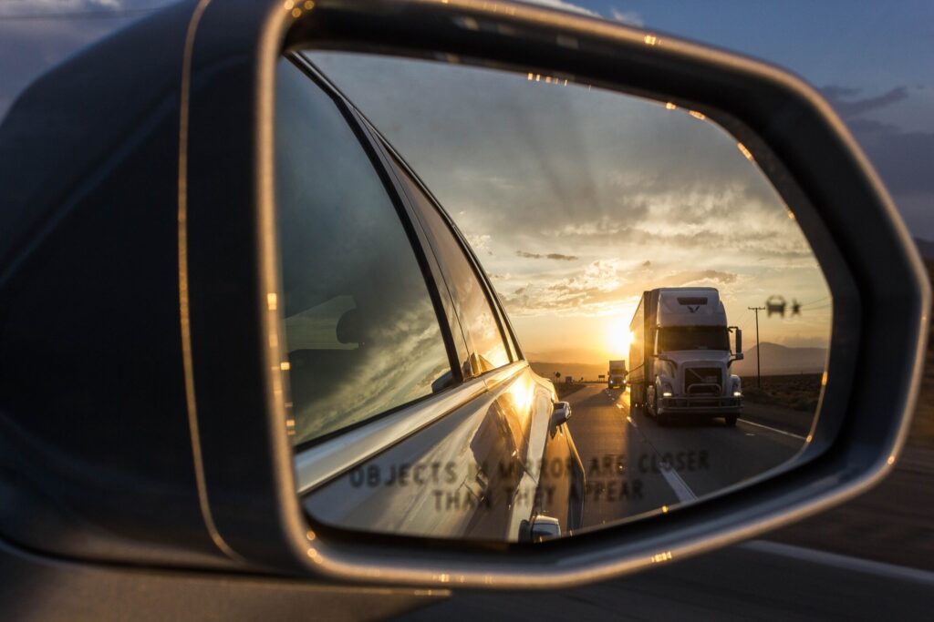 Featured image for article: Mobile Apps Every Truck Driver Should Know About