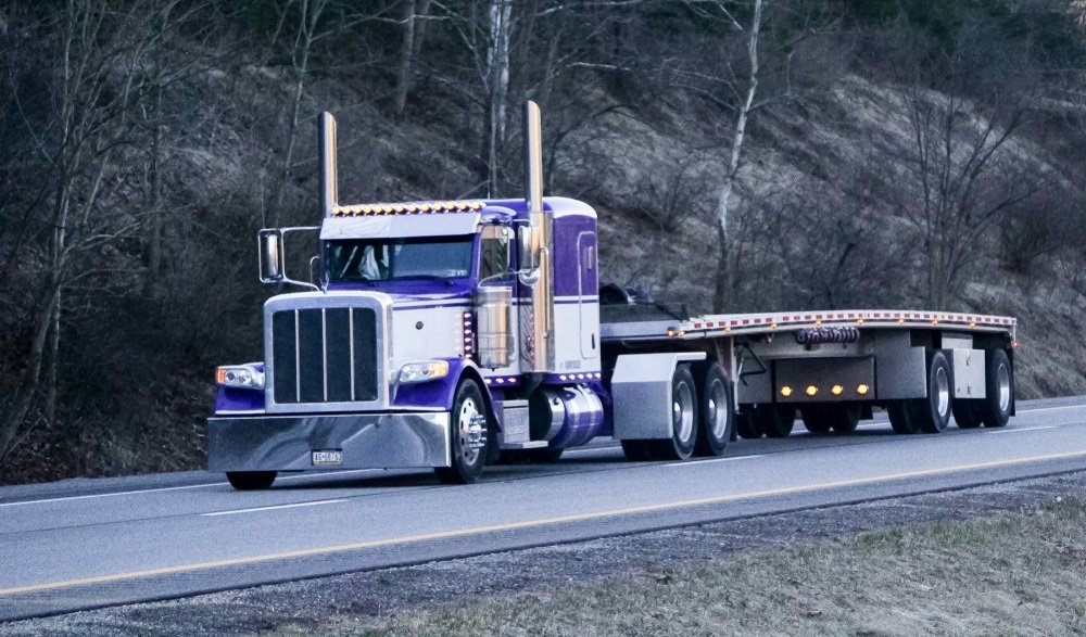 Featured image for article: Oversize Load Permits Guide for Flatbed Trucking