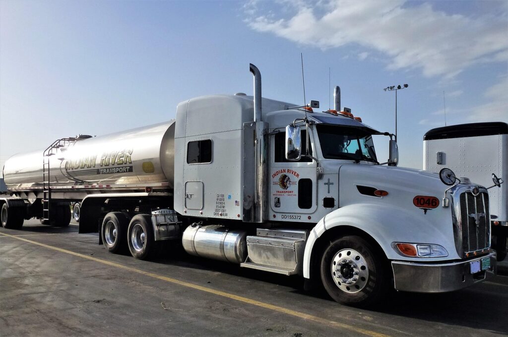 Featured image for article: Interstate vs Intrastate Trucking Understanding the Differences