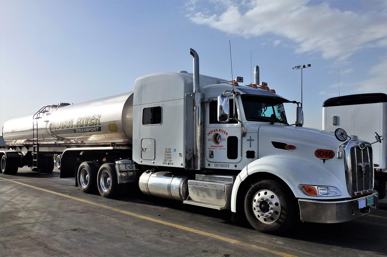 Featured image for article: Interstate vs Intrastate Trucking Understanding the Differences